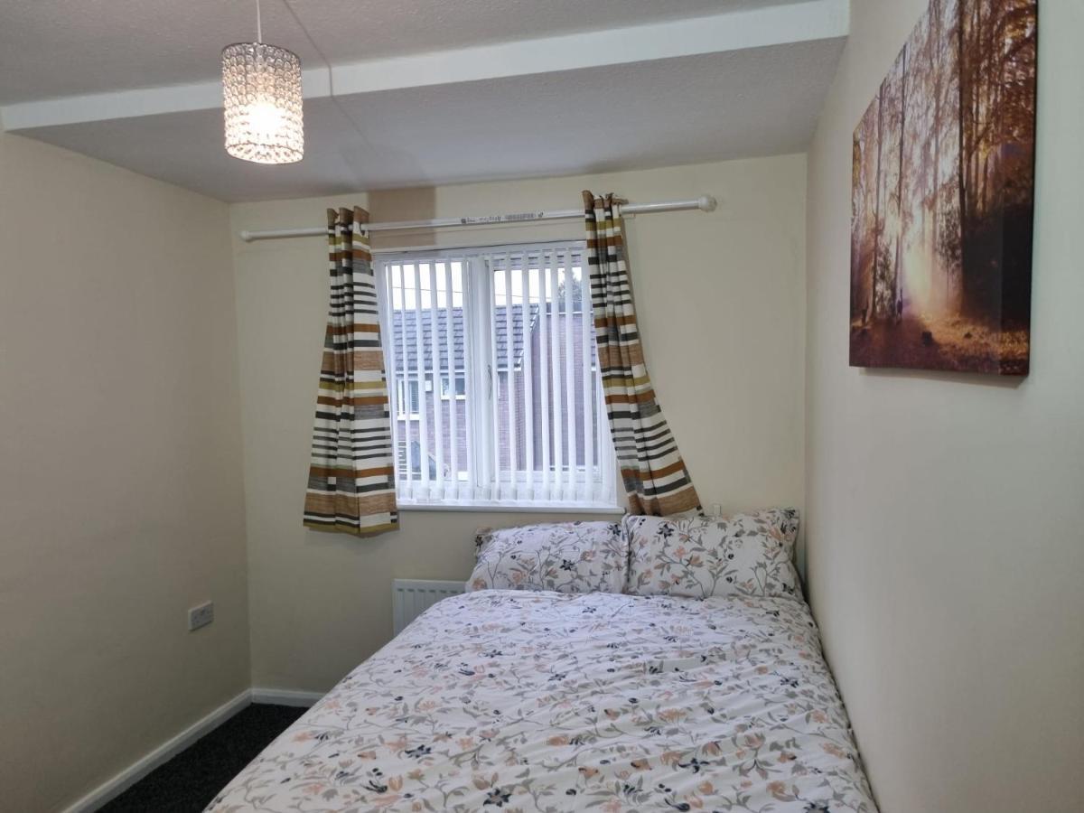 Nice Residential Within Easy Reach Of Town Манчестер Экстерьер фото