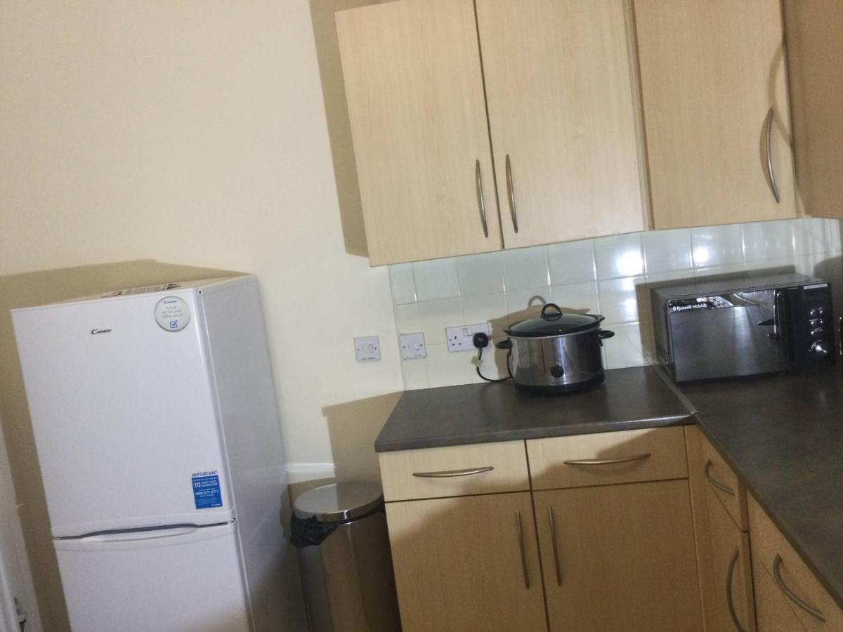 Nice Residential Within Easy Reach Of Town Манчестер Экстерьер фото